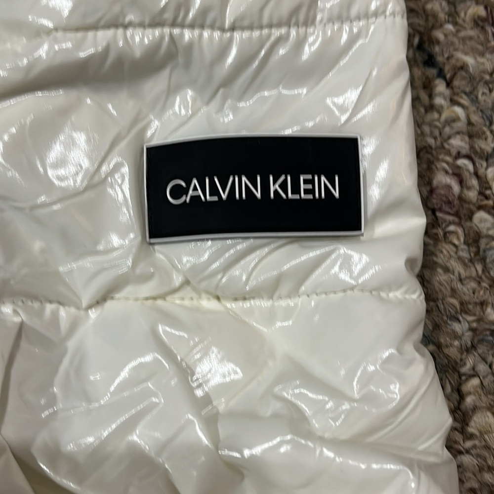 Calvin Klein - Picture 6 of 7